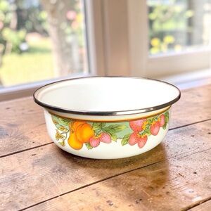 Vintage 1970s Enamelware Strawberry Fruit Bowl 7” MCM Farmhouse Kitchen Decor